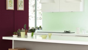 Rojo púrpura y menta en tu decoración