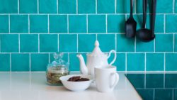 Renueva el azulejo de baños y cocinas sin cambiarlo