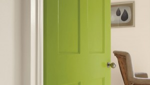 Decora tu espacio pintando solo la puerta